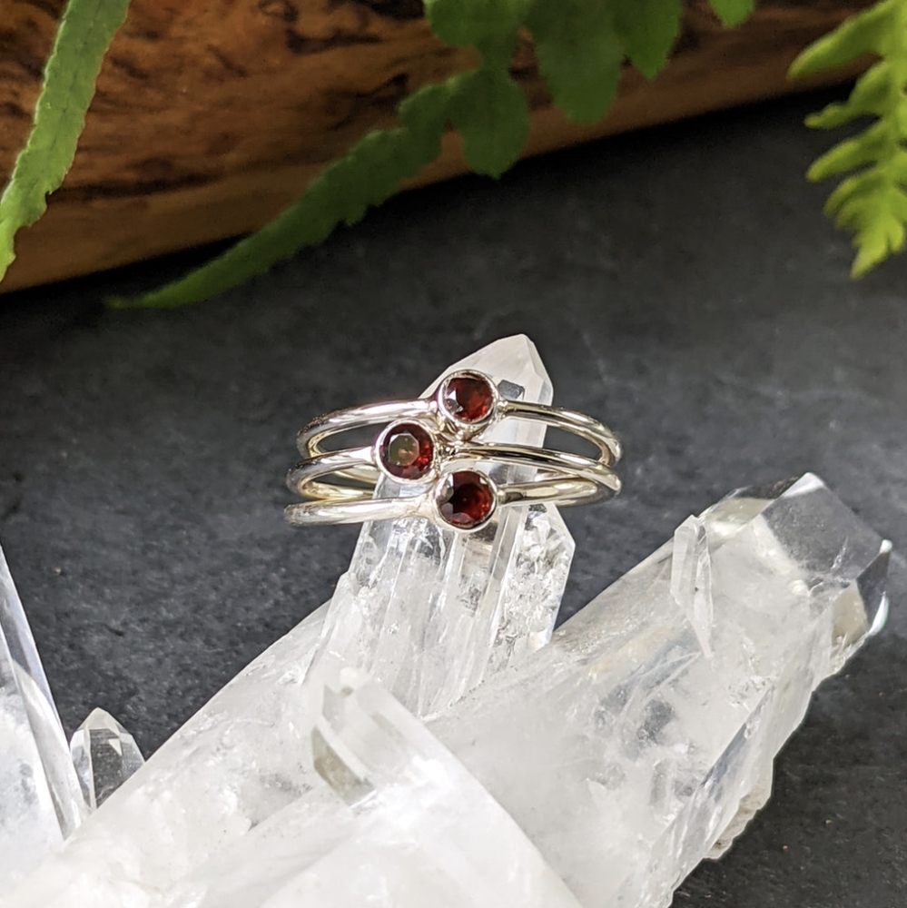 🦋LAST🦋 NWT Baizaar Garnet and Sterling Silver Stacking Ring, Size 5.5